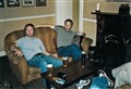 2004 Skottland Prestwick Dick o Ian i soffan.JPG